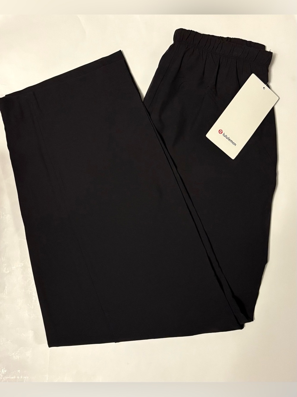 NWT Lululemon Lightweight Mid-Rise Barrel-Leg Cropped Pant